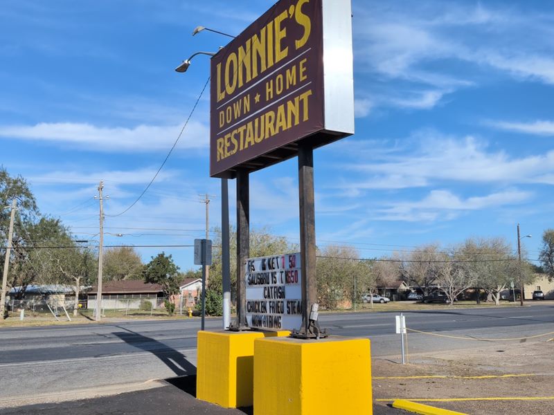 Lonnie's Down Home Restaurant exterior