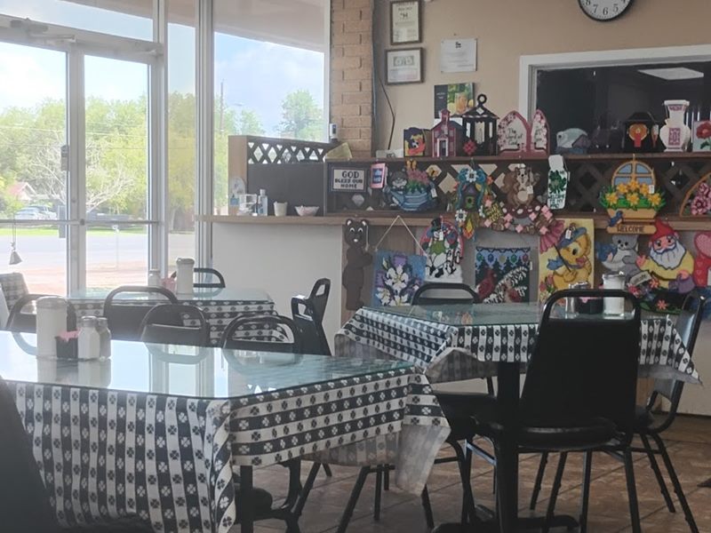 Lonnie's Down Home Restaurant interior