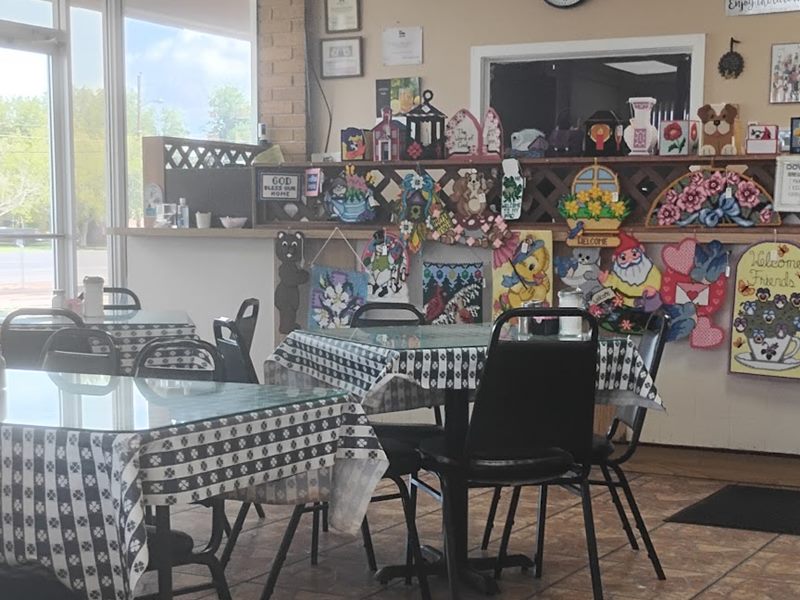 Lonnie's Down Home Restaurant interior